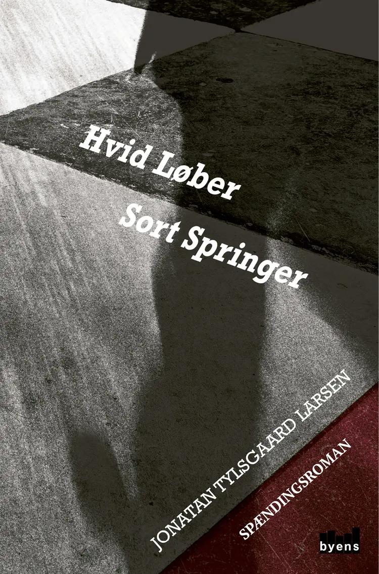 Hvid løber sort springer af Jonatan Tylsgaard Larsen