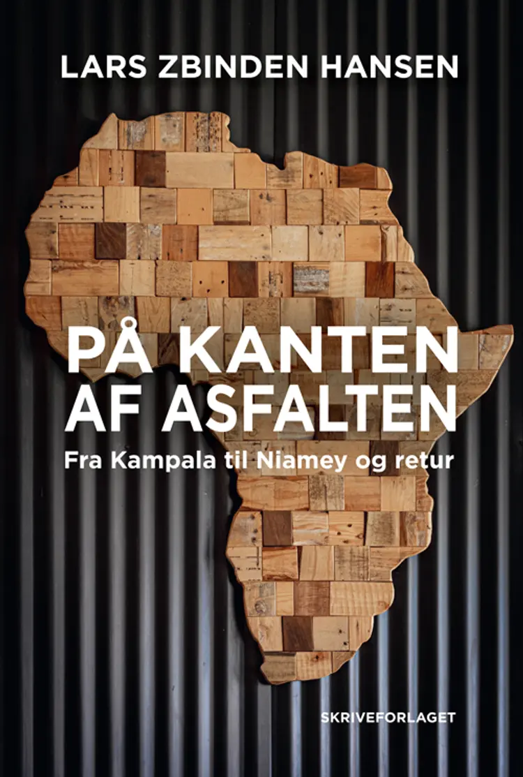 På kanten af asfalten af Lars Zbinden Hansen