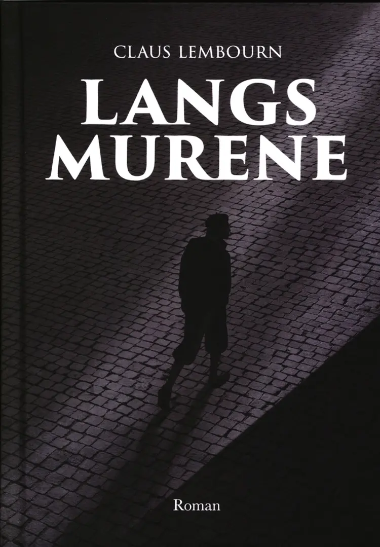 Langs murene af Claus Lembourn