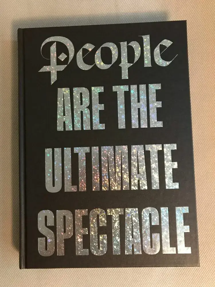 Esben Weile Kjær - People are the ultimate spectacle af Pernille Albrethsen
