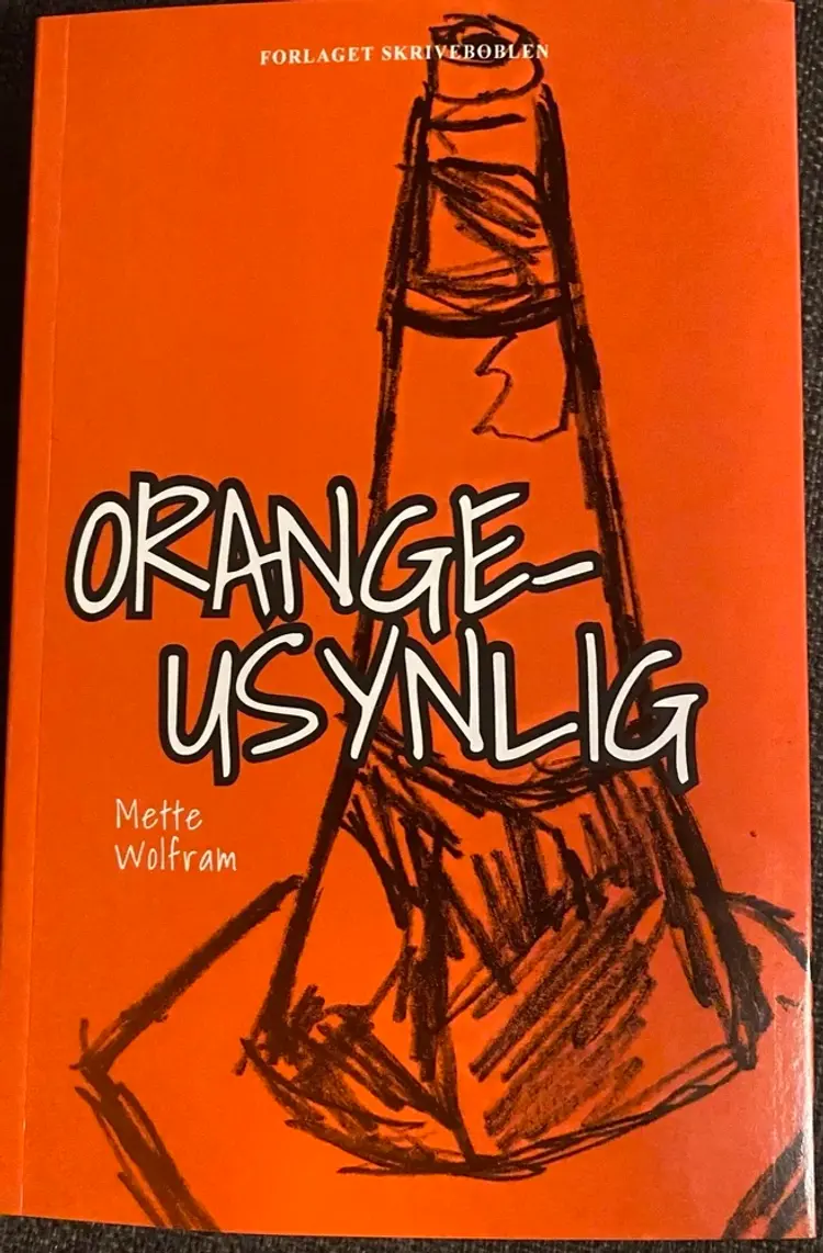 Orangeusynlig af Mette Wolfram