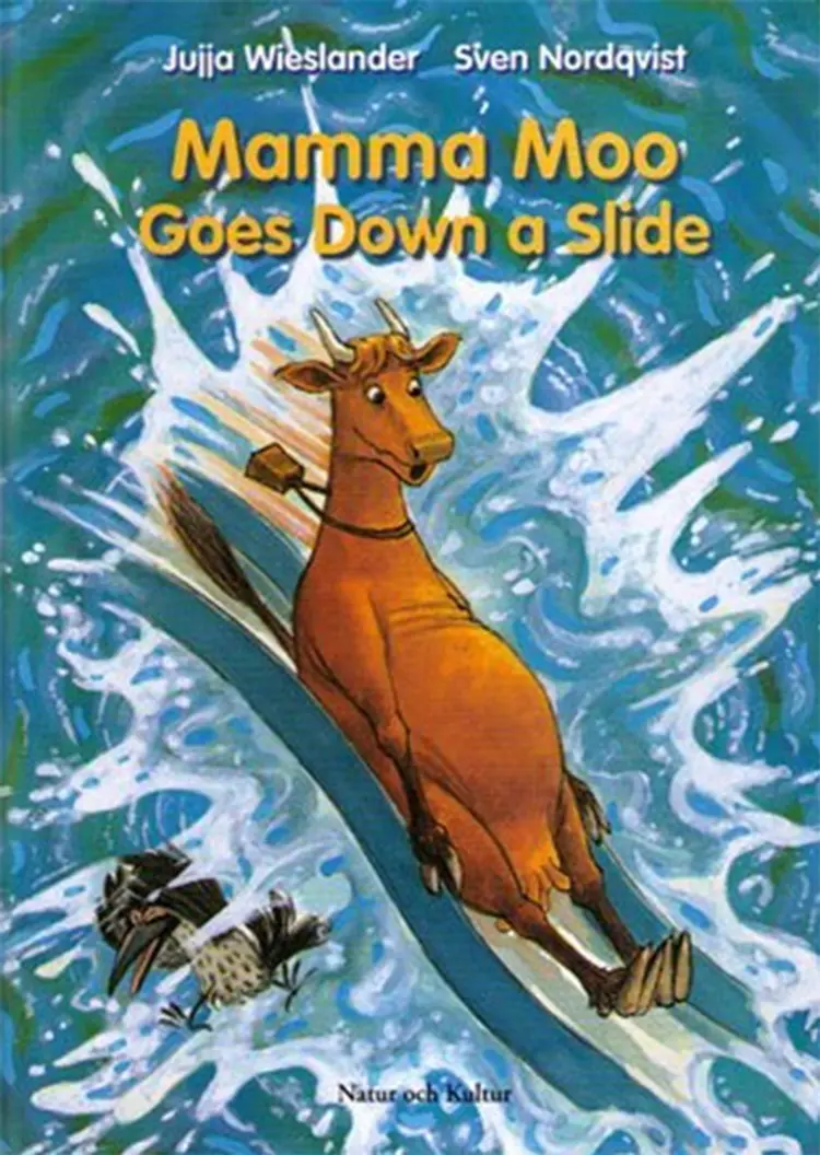 Mamma Moo goes down a slide af Jujja Wieslander