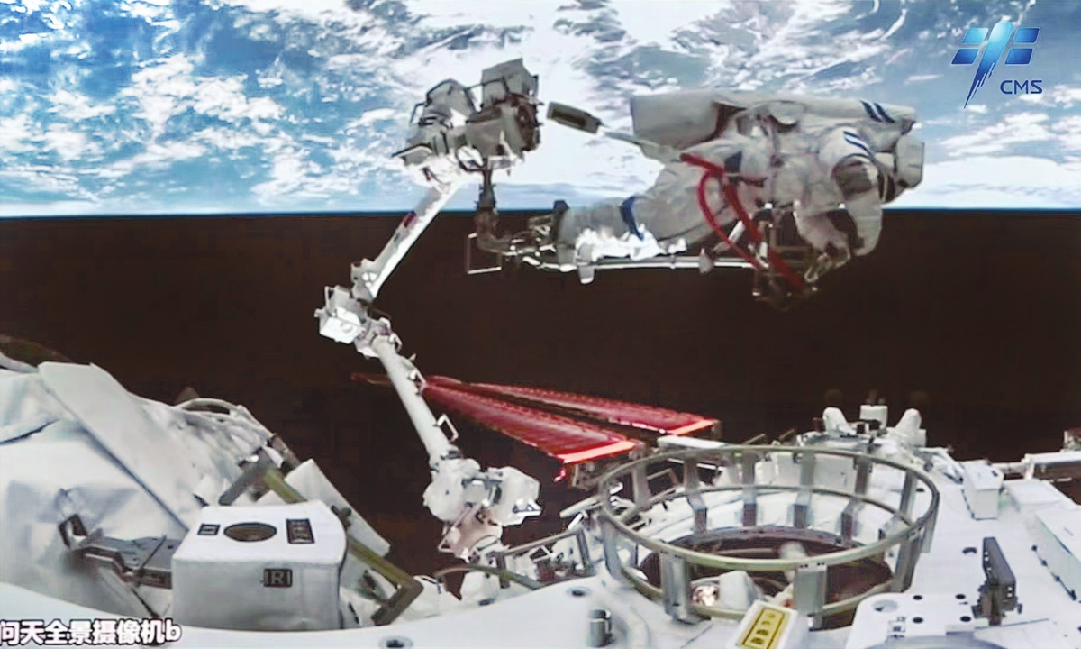 Kru Shenzhou-14 Selesaikan Misi Spacewalk Pertama