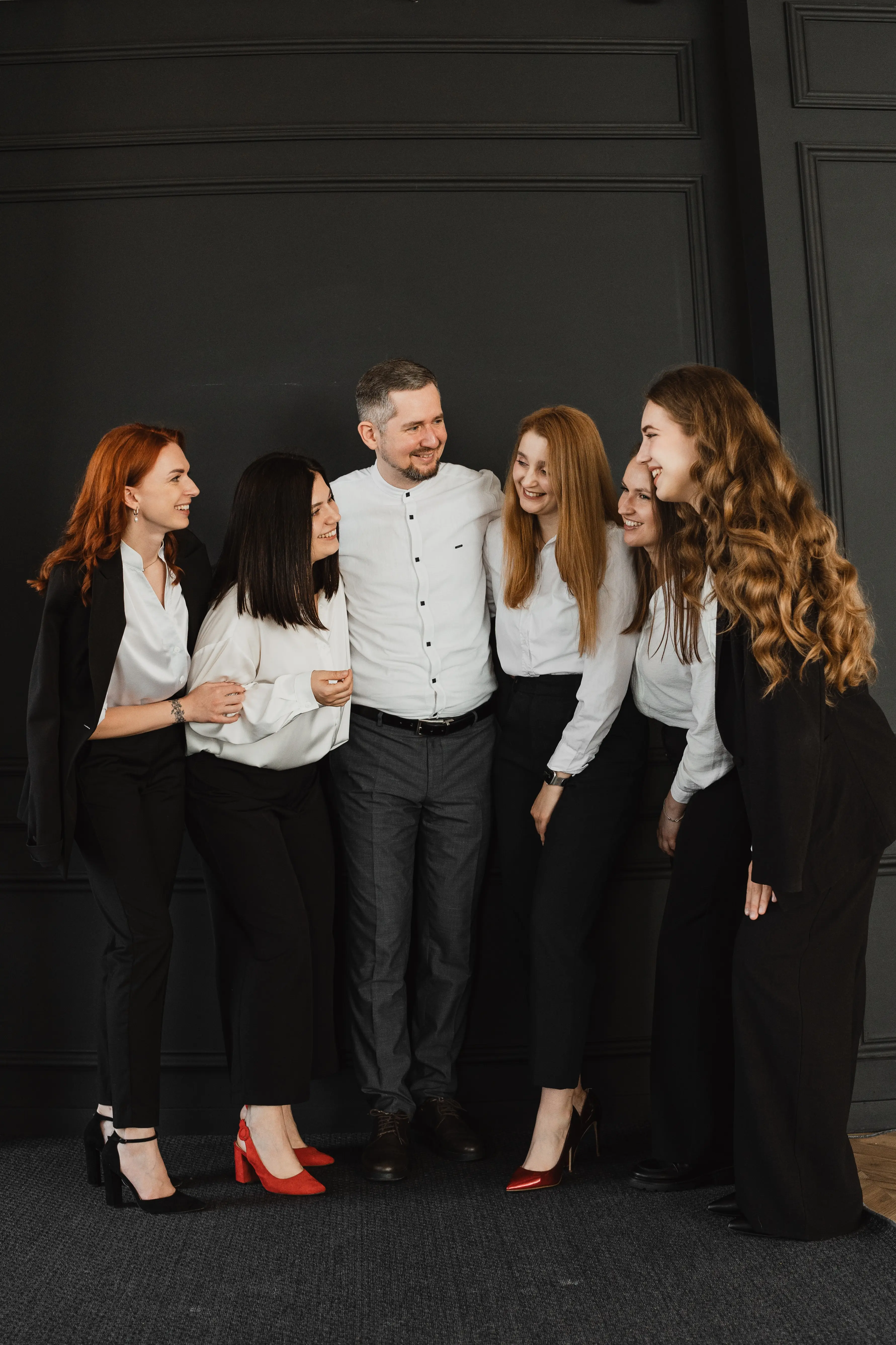 За кожною перемогою стоїть команда. Ми працюємо разом багато років і об’єднані спільними цінностями, атмосферою абсолютної довіри та впевненості один в одному.  Для нас важливо не лише вирішити окреме питання, а й вибудувати з клієнтом довгострокові стосунки, засновані на повазі й професіоналізмі.  Ми зосереджуємо увагу на деталях, діємо з максимальною старанністю та завжди шукаємо рішення, яке буде найкращим саме для вас.  Знайомимо вас із тими, хто щодня працює для вашої впевненості та спокою.