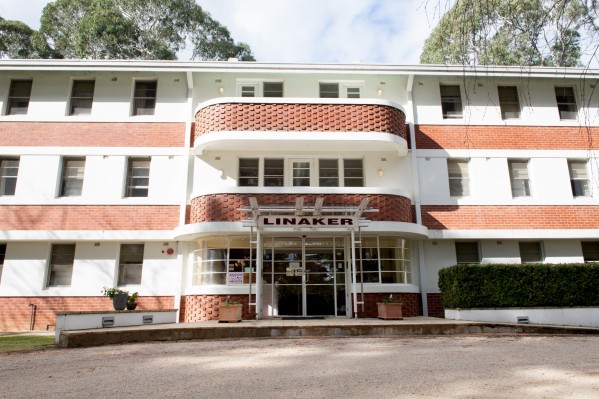 Linaker Art Deco Motel (Formally Historical Nursing Hostel) Linaker Art Deco Motel (Formally Historical Nursing Hostel)