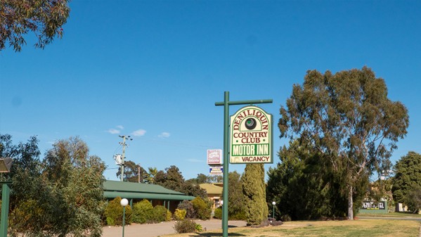 Deniliquin Country Club Motor Inn 