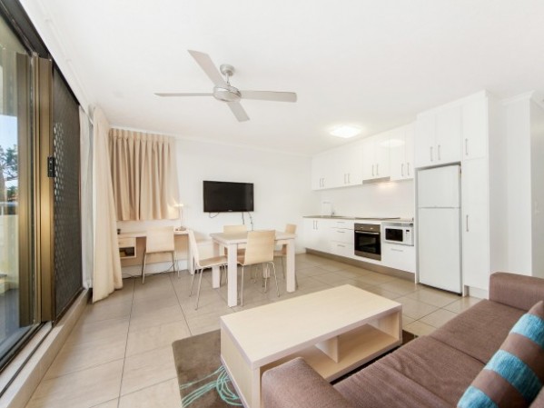 Broadbeach Travel Inn Apartments Gold Coast