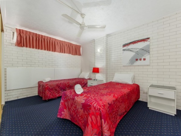 Broadbeach Travel Inn Apartments Gold Coast