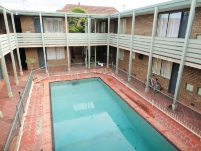 Stayinn Motel (formely Coburg Coach House Motel) - PH : 03 9350 2844 Book  Direct 2 Save.