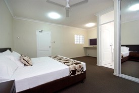 Sarayi Hotel palm cove