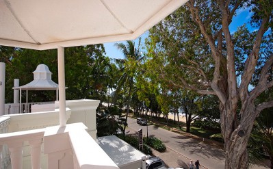 Sarayi Hotel palm cove