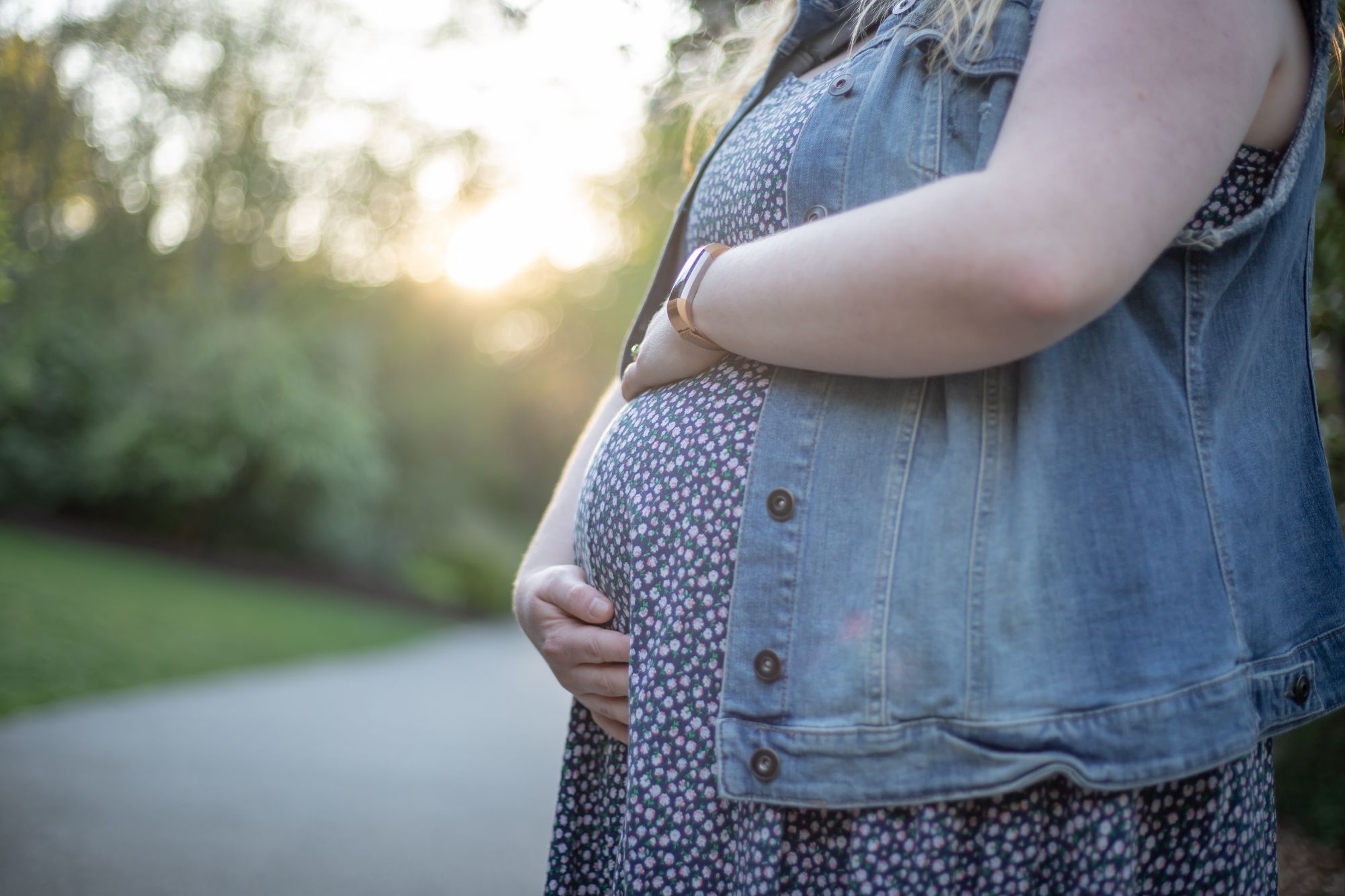 Hannah T. Photography's Queen Elizabeth Park Golden Hour Full Maternity Session Photo 