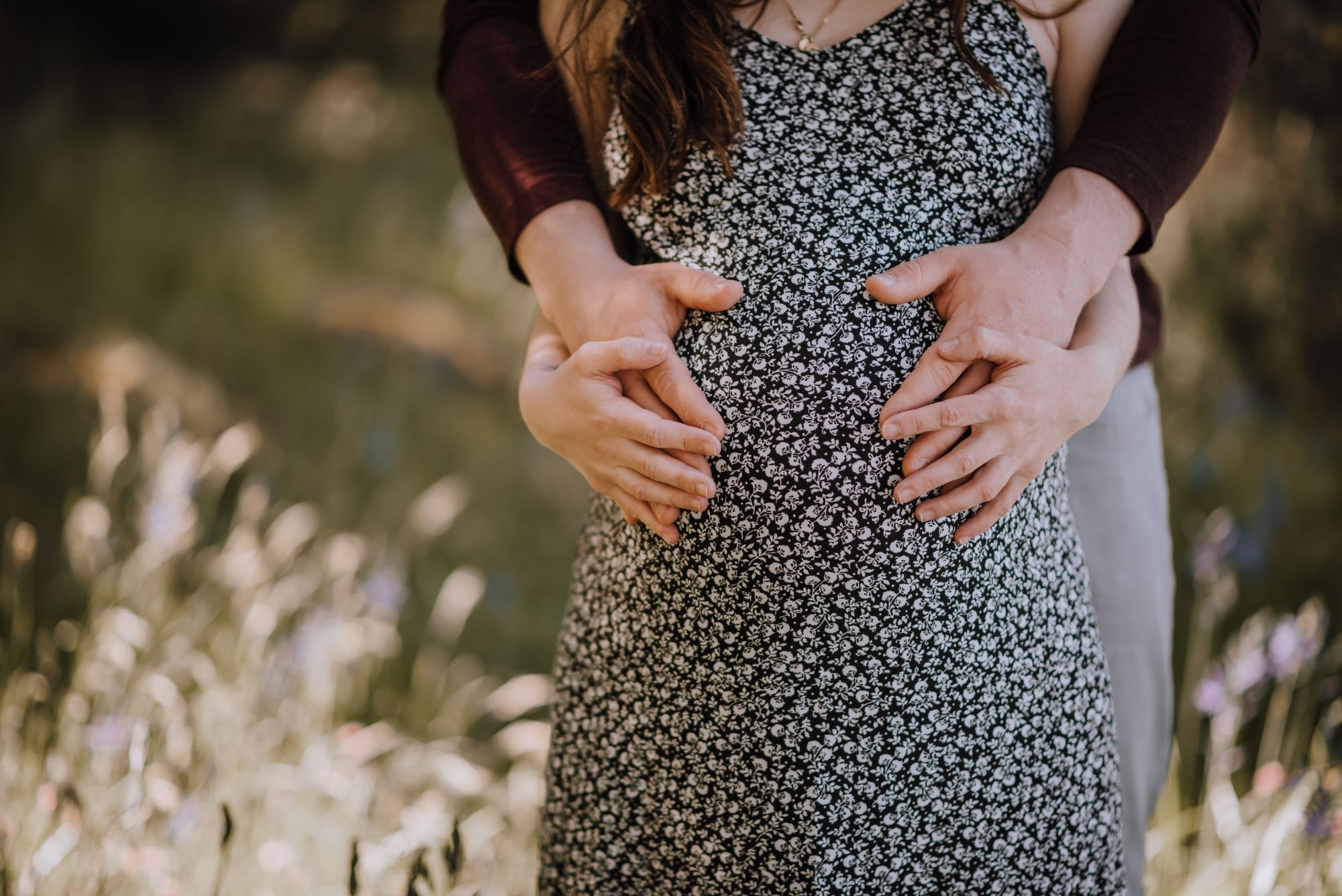 Oak and Owl Photography's Maternity Session Family Photo Victoria, BC, Canada