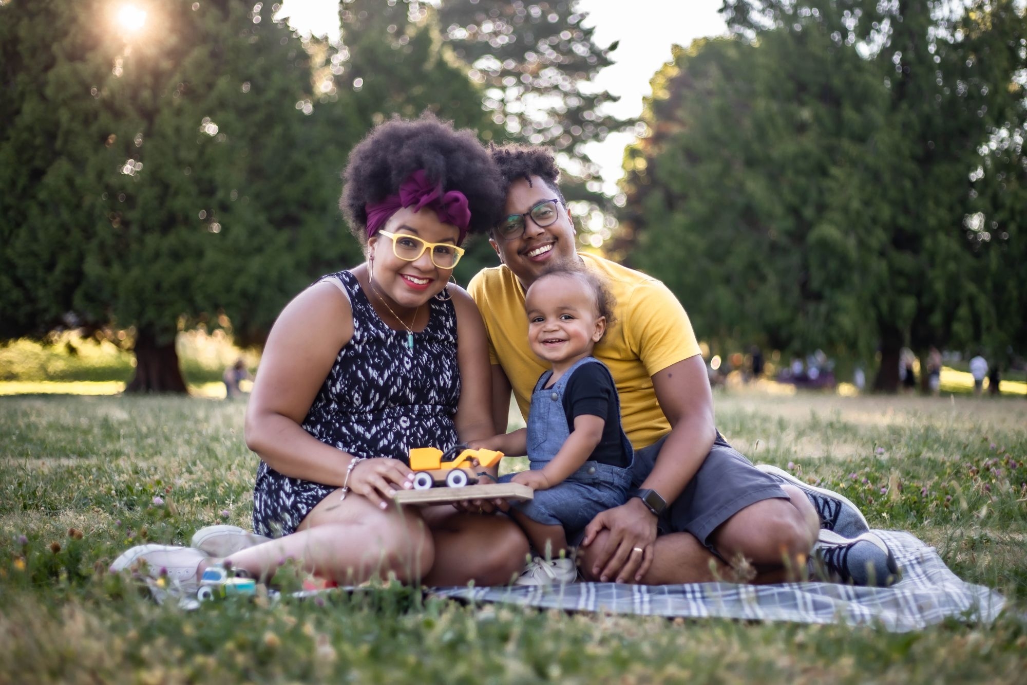 Hannah T. Photography's Trout Lake Family (Mini) Session Family Photo Vancouver, BC, Canada