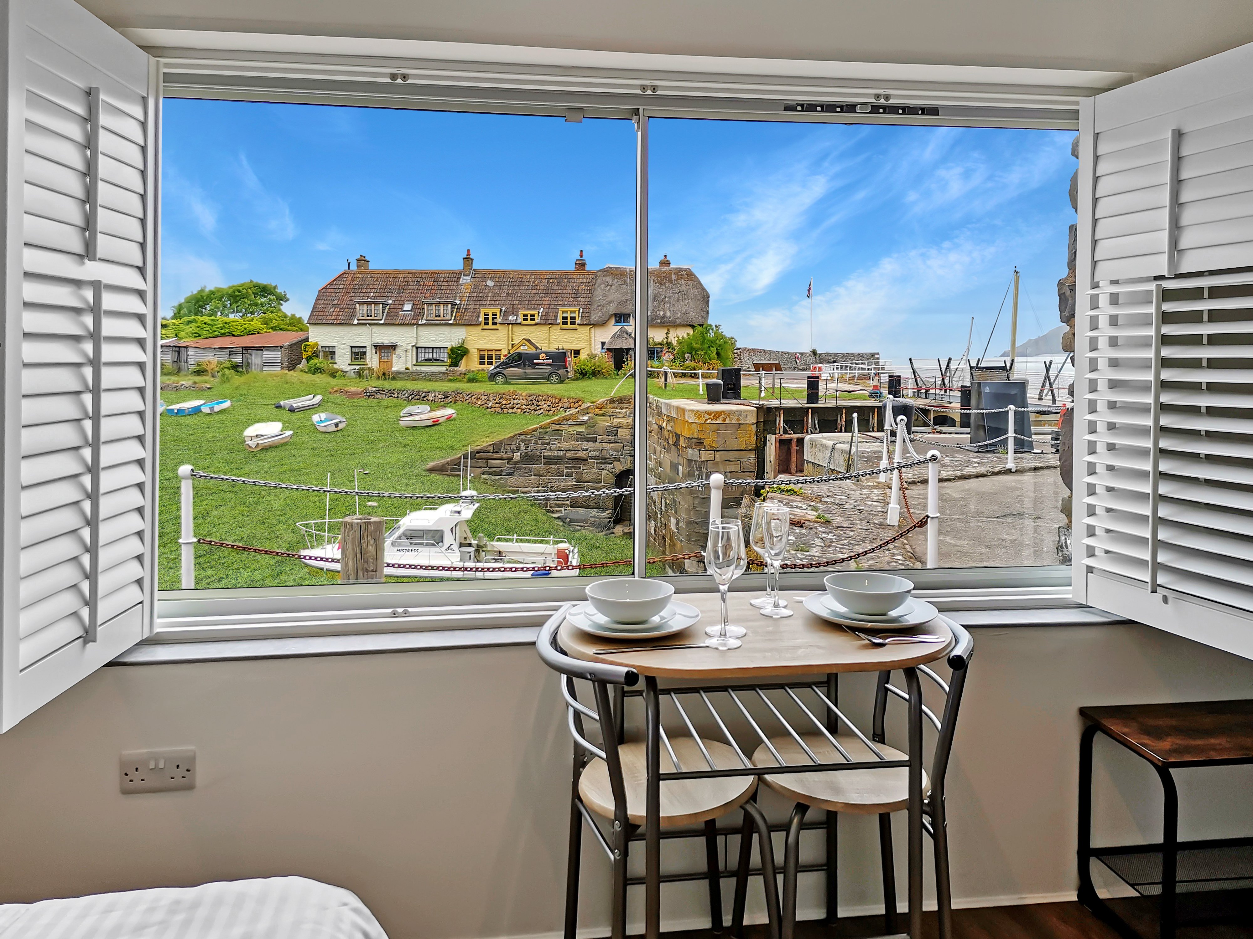 Harbour views 2-bed holiday let luxury studio vacation rental