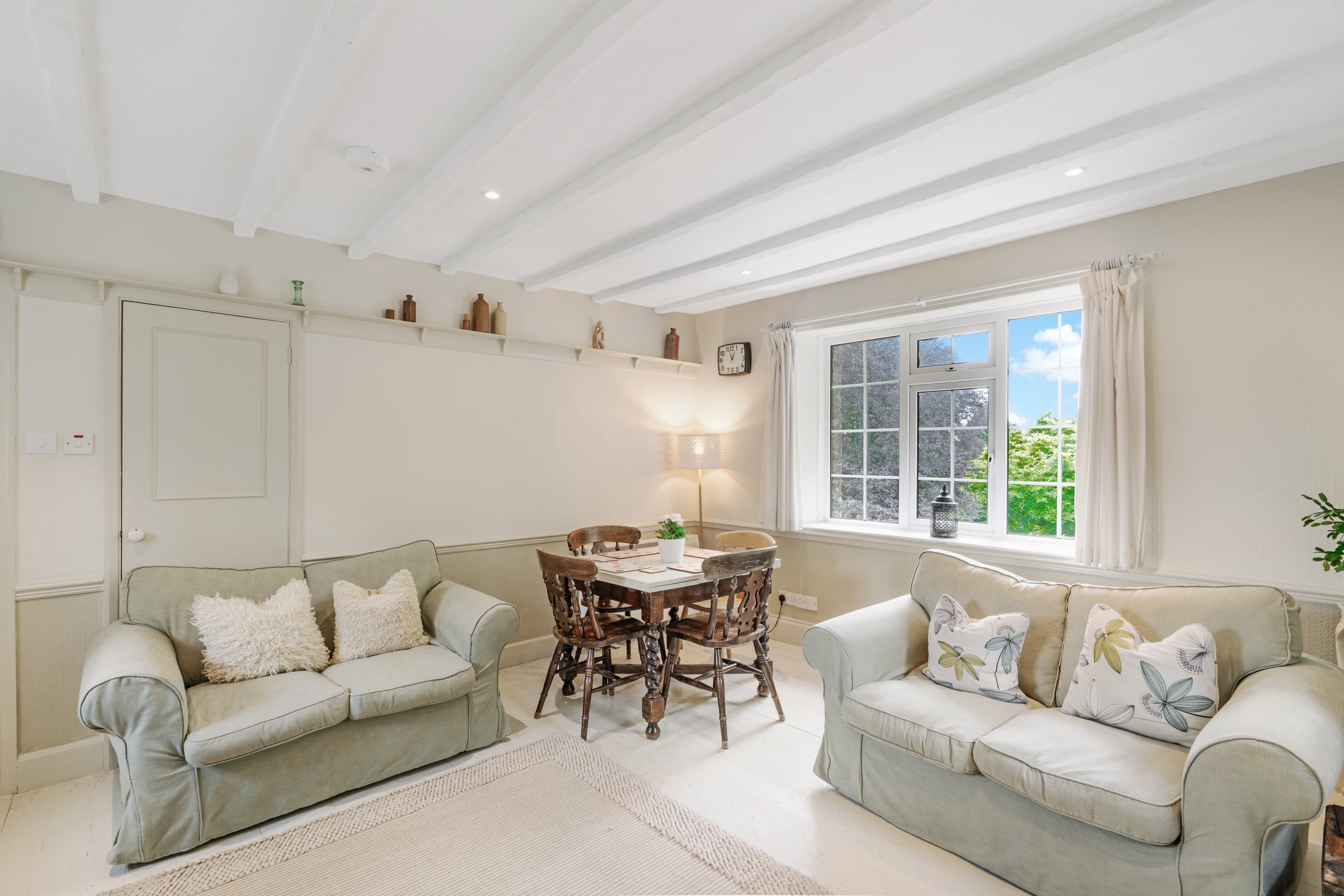 Cartwheel Cottage lounge dining room