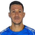 R. González
