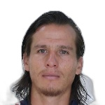 R. González