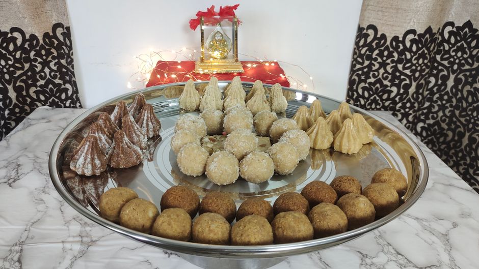 Sukhdi / Gol Papdi (Gujarati Wheat-Jaggery Sweet)