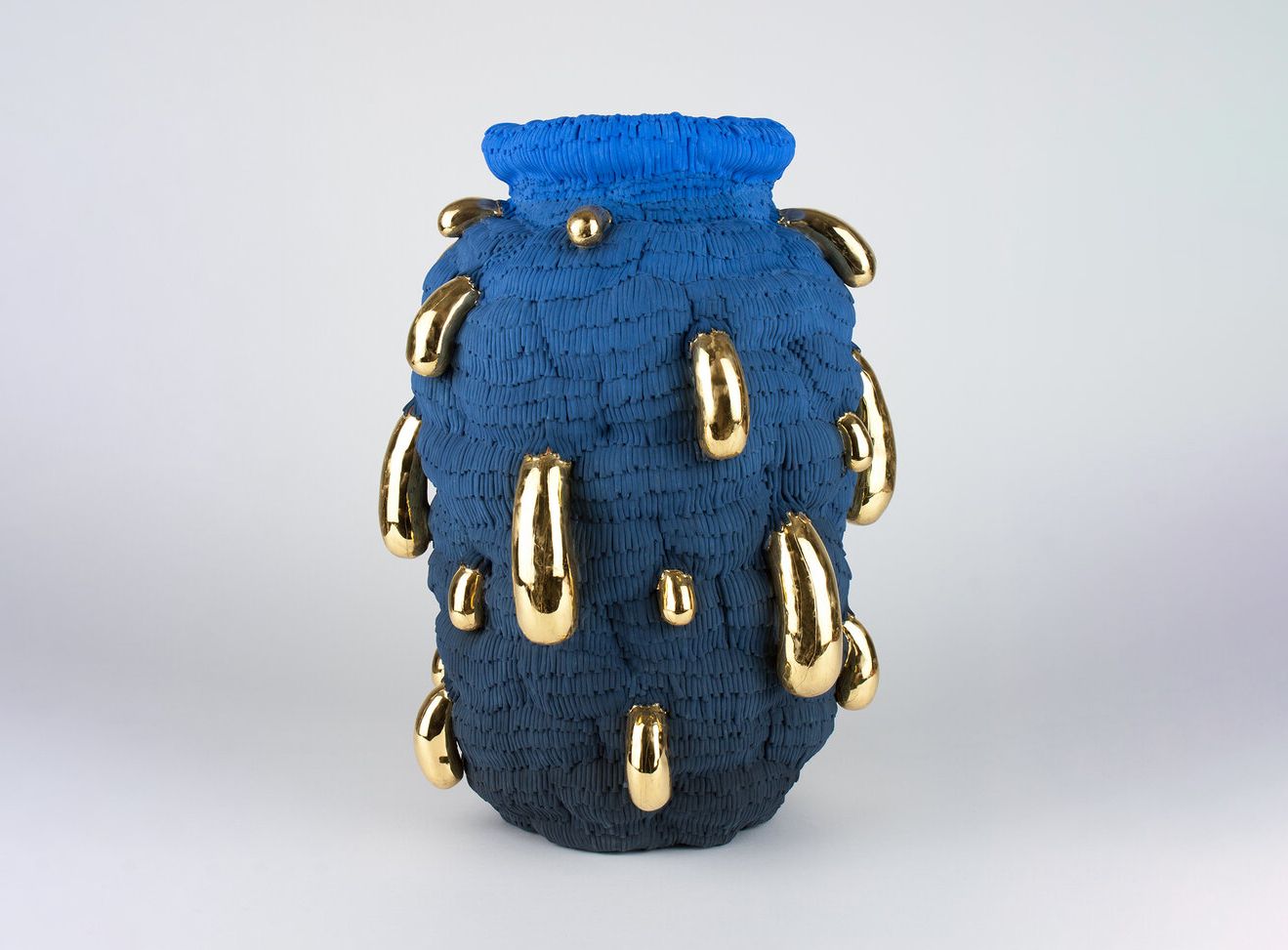 Mathieu-Frossard,-IDK,-2020,-earthenware,-glaze,-gold,-34x24x24cm-A.jpeg