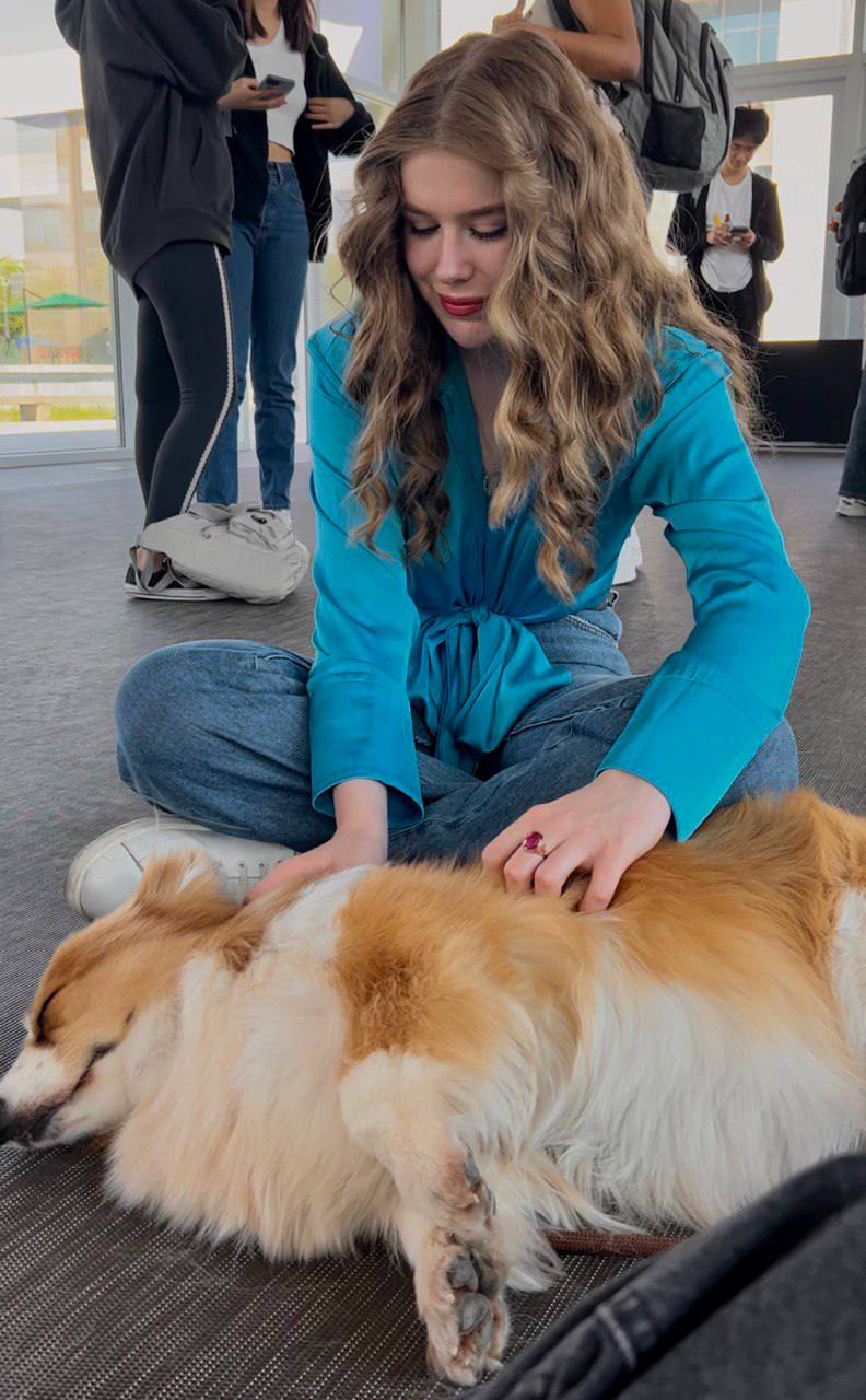 De-stress sessions with dogs at Duke Kunshan