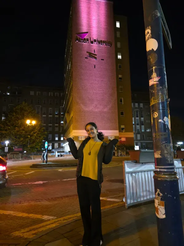 Em frente à Aston University!