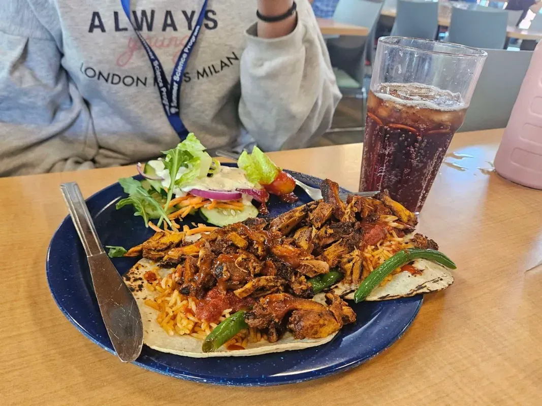 Une photo de la nourriture servie au SSP. Le Coca, surtout, était addictif
