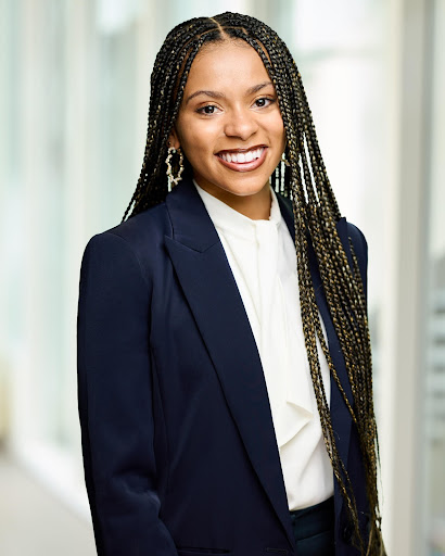 Tatyana’s NYUAD graduation headshot