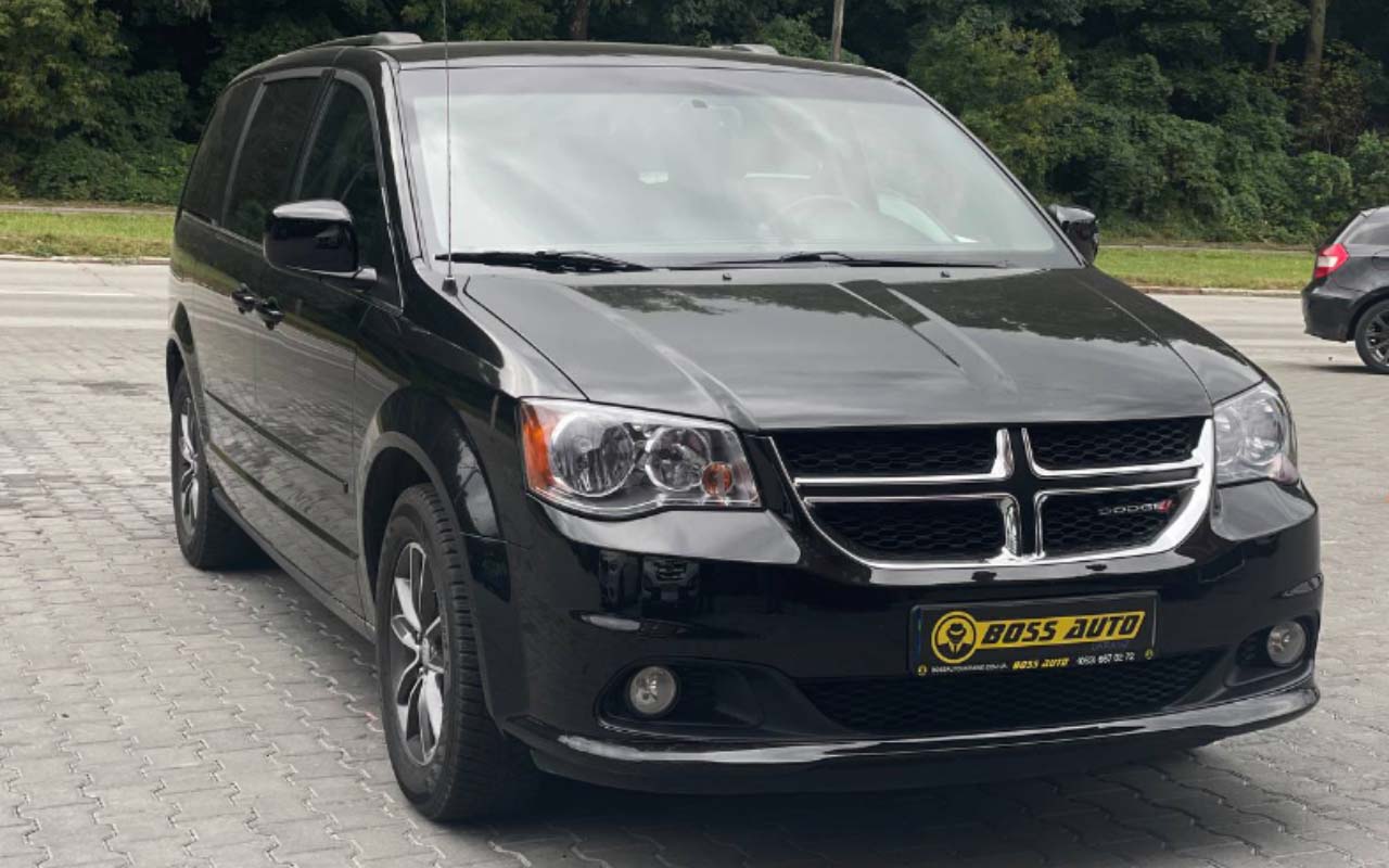 Dodge Grand Caravan 2017 3.6 140 000 . BOSS