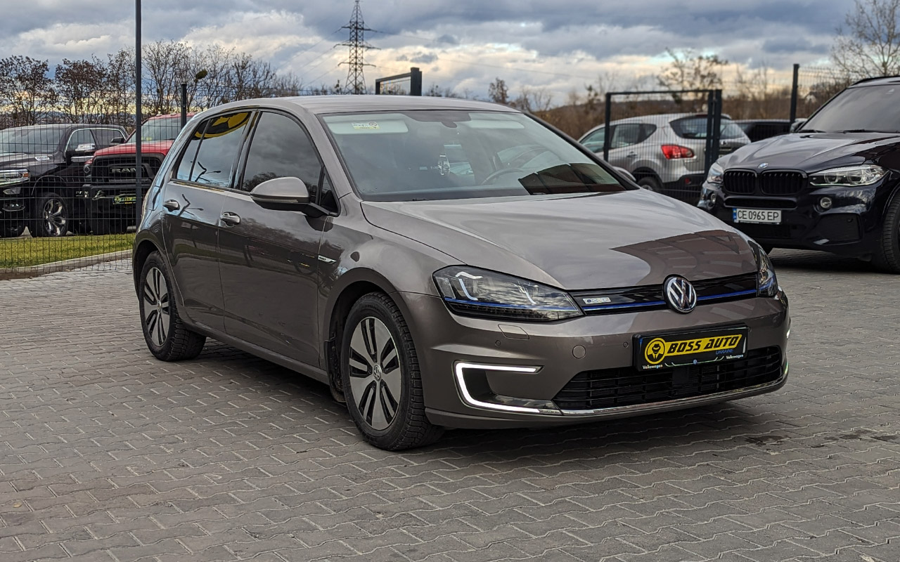 Volkswagen e-Golf 2016 12200$ Volkswagen e-Golf 2016
