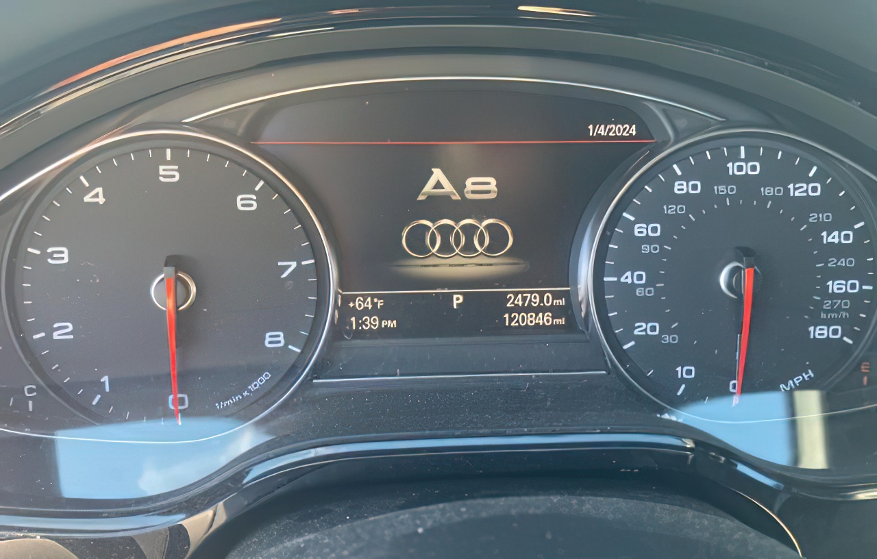 Audi A8 2013 фото №6