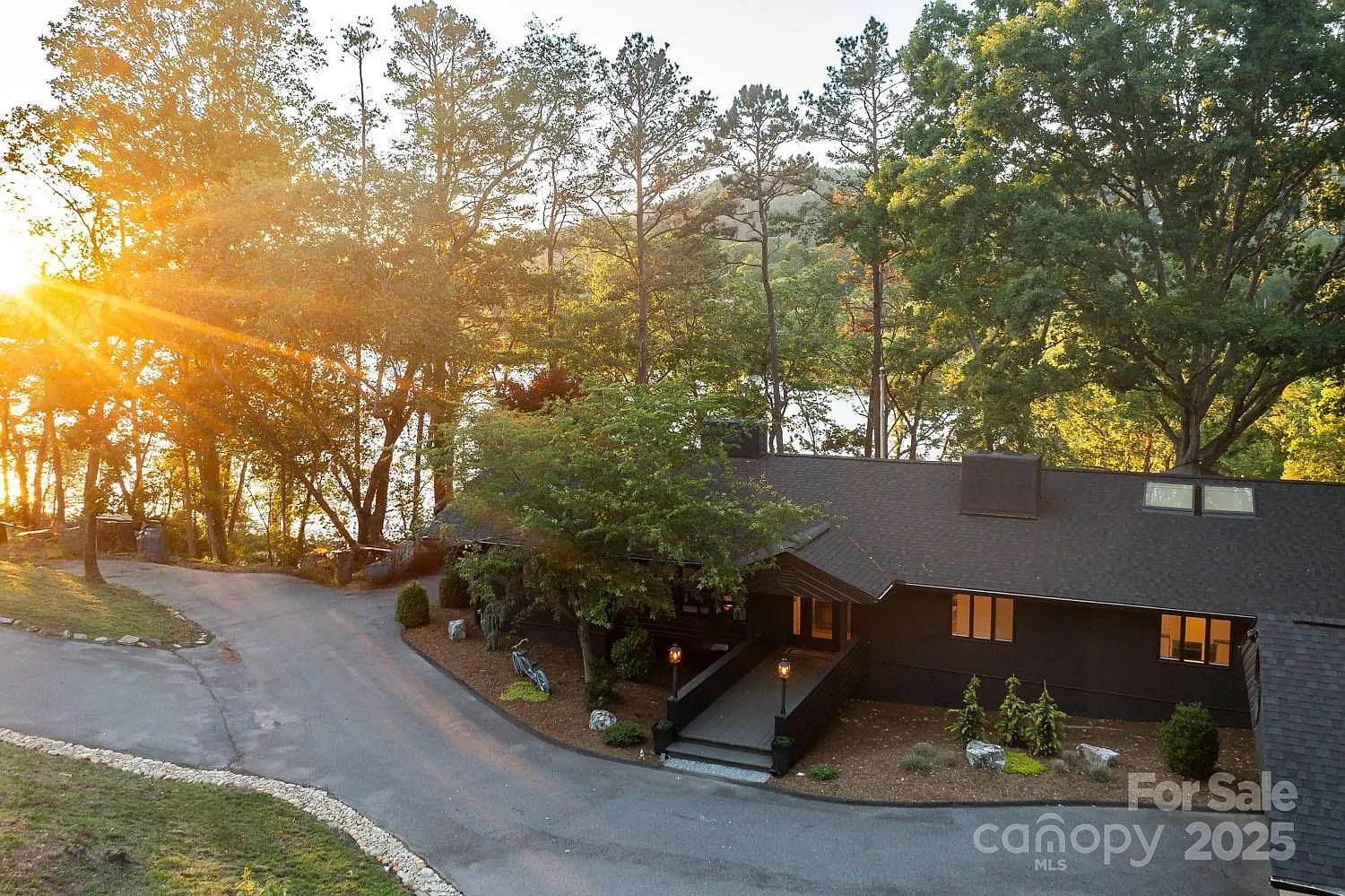 Exterior view of 181 Lakeshore Dr, Asheville, NC