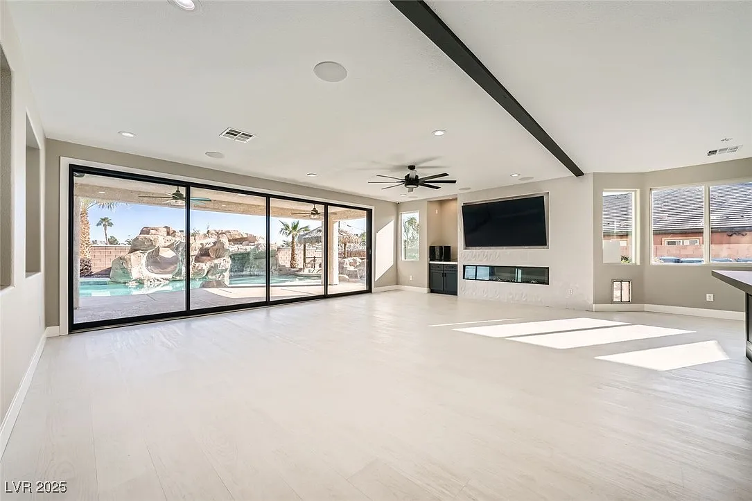 Spacious living room