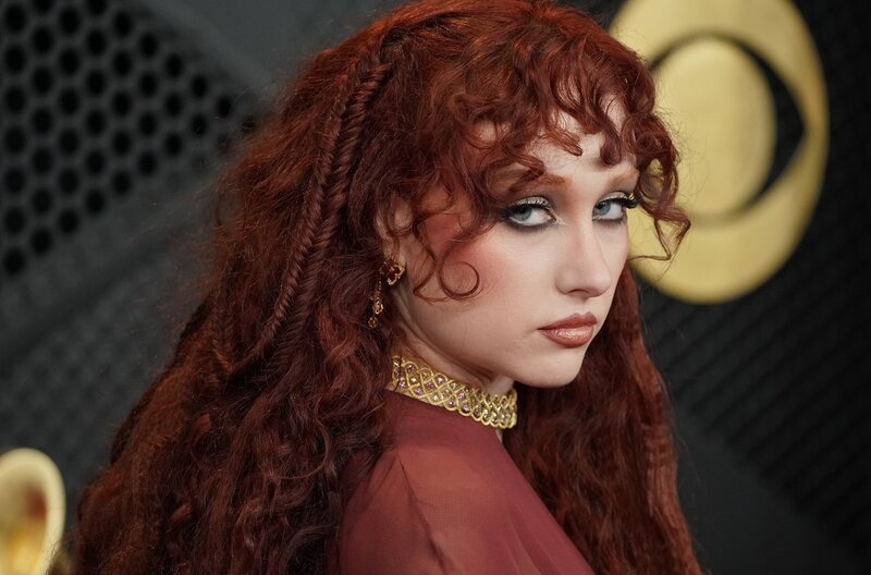 Félmeztelen: Chappell Roan Grammy-ruhája a világ legmerészebbje ever