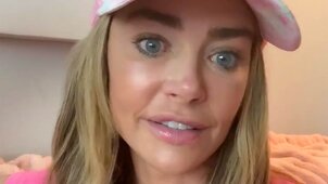 Arcplasztikája után mutatta meg a változást Denise Richards