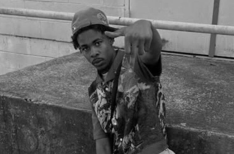 Az utcán lőtték agyon a 23 éves rapsztárt