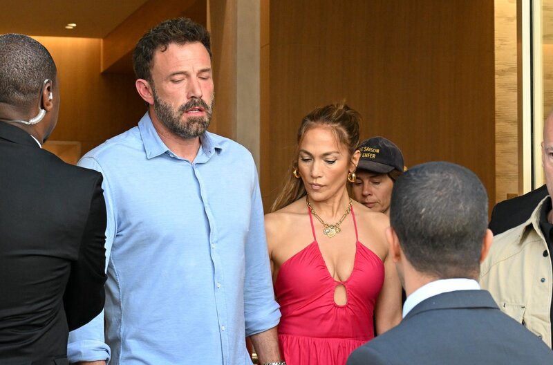 Ben Affleck és JLo külön házba költöztek