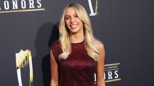 Alix Earle „manifesztálta” a jó energiákat — majd összefutott Tom Brady-vel Szilveszterkor