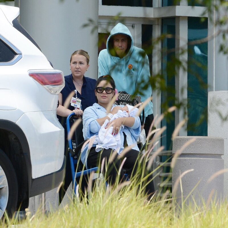 Anya lett a 35 éves Vanessa Hudgens - paparazzi leplezte le a titkát.