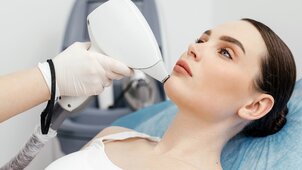 Milyen lézeres beavatkozásokat érdemes elvégeztetni, amikor nem éri a bőrt napfény?