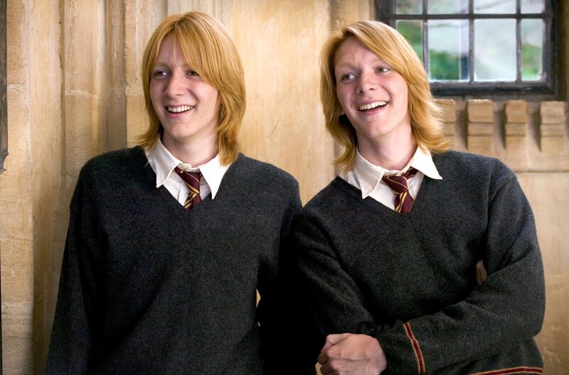 Emlékszel a Harry Potter Weasley-ikreire? 40 évesen rájuk se ismernél
