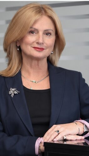 Dr. Mátés Adrienne