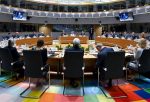 Europa se arma e quer independência dos Estados Unidos