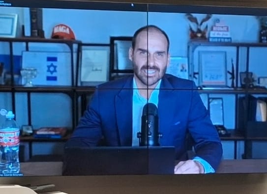 Eduardo Bolsonaro faz reunião remota com deputados aliados e ameaça 1ª Turma do STF