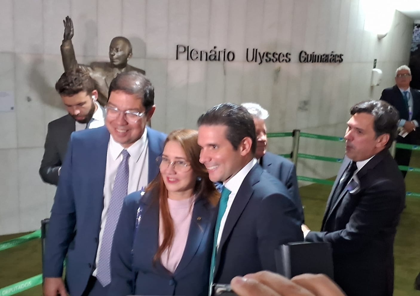 Motta se afasta de bolsonaristas, acena para Lula e prioriza combate à adultização