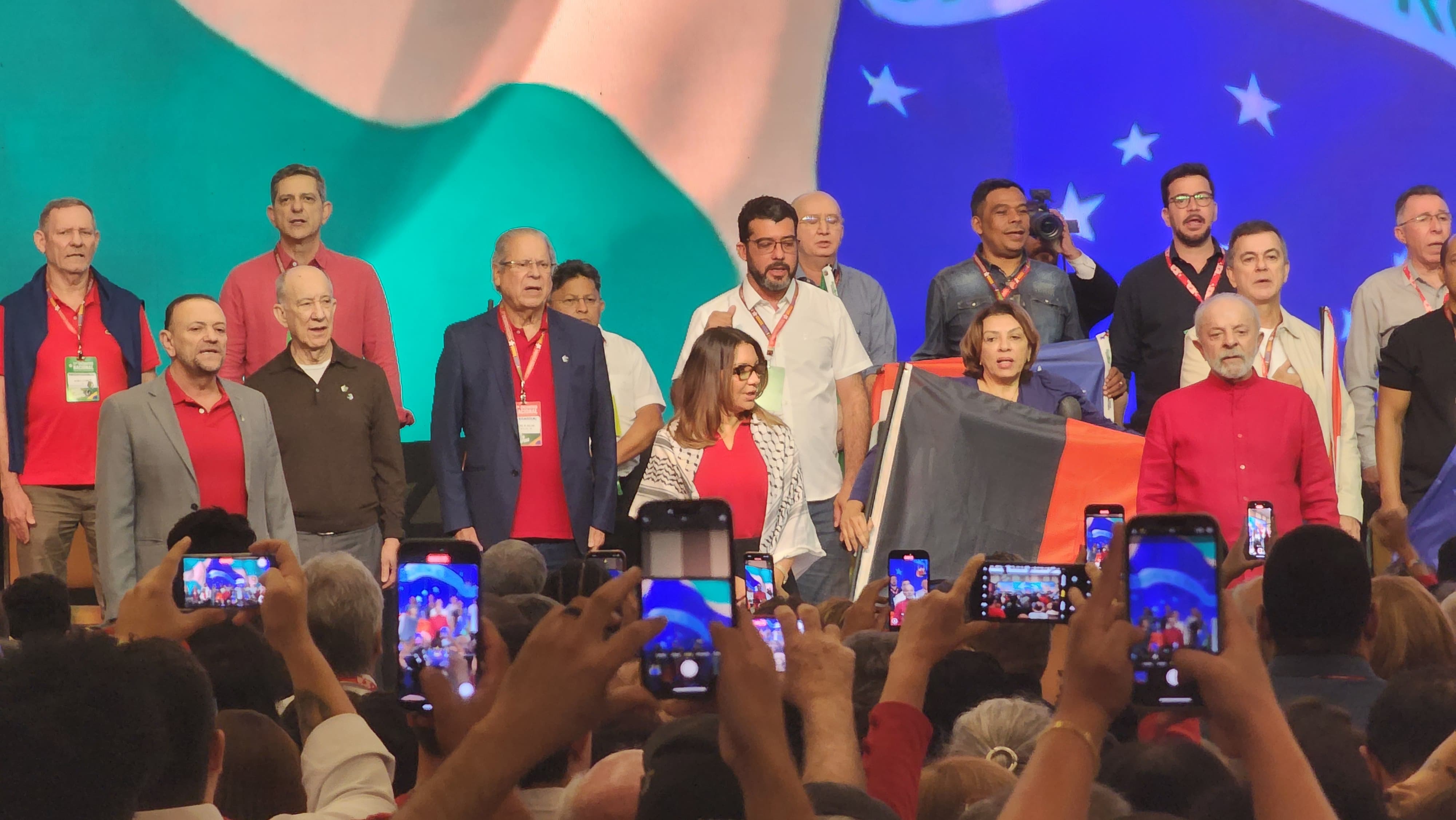 Com presença de Lula, Edinho Silva toma posse na presidência do PT
