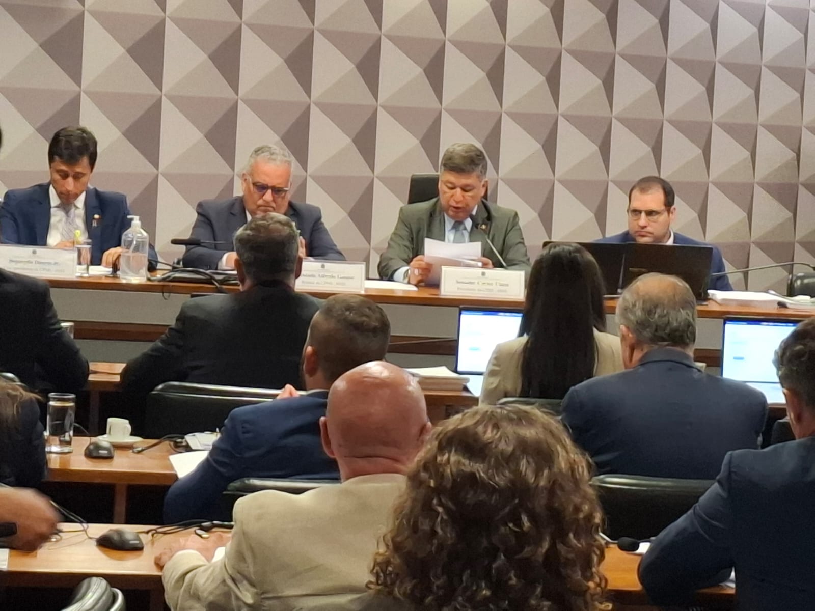 CPMI do INSS ignora presença do crime organizado na Previdência