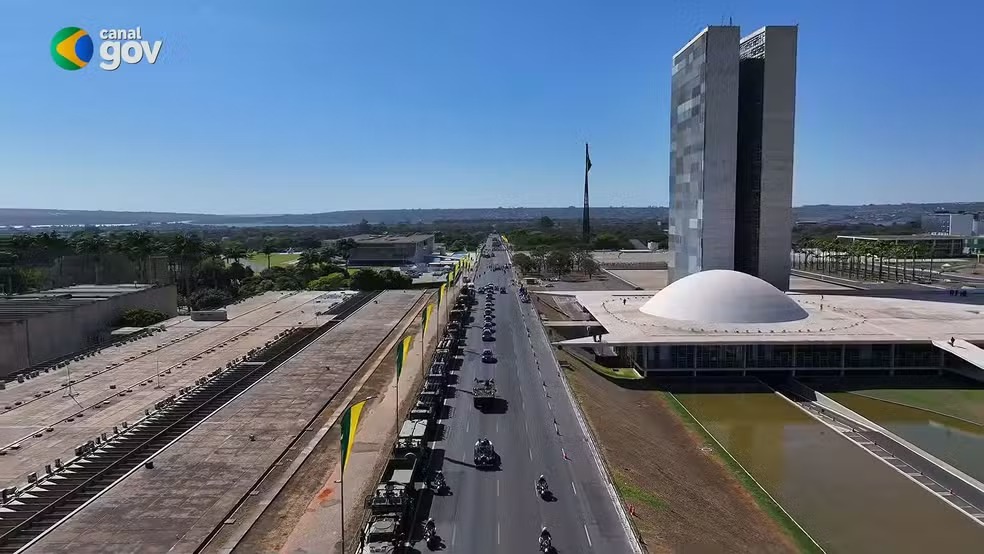 Petistas e bolsonaristas vão às ruas por prisão e anistia