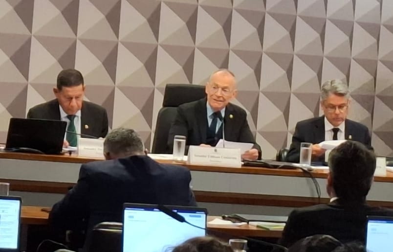 Petista Contarato derrota general Mourão e preside CPI do Crime Organizado