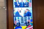 E agora? Eduardo vai retirar fotos de Trump da fachada de seu gabinete?
